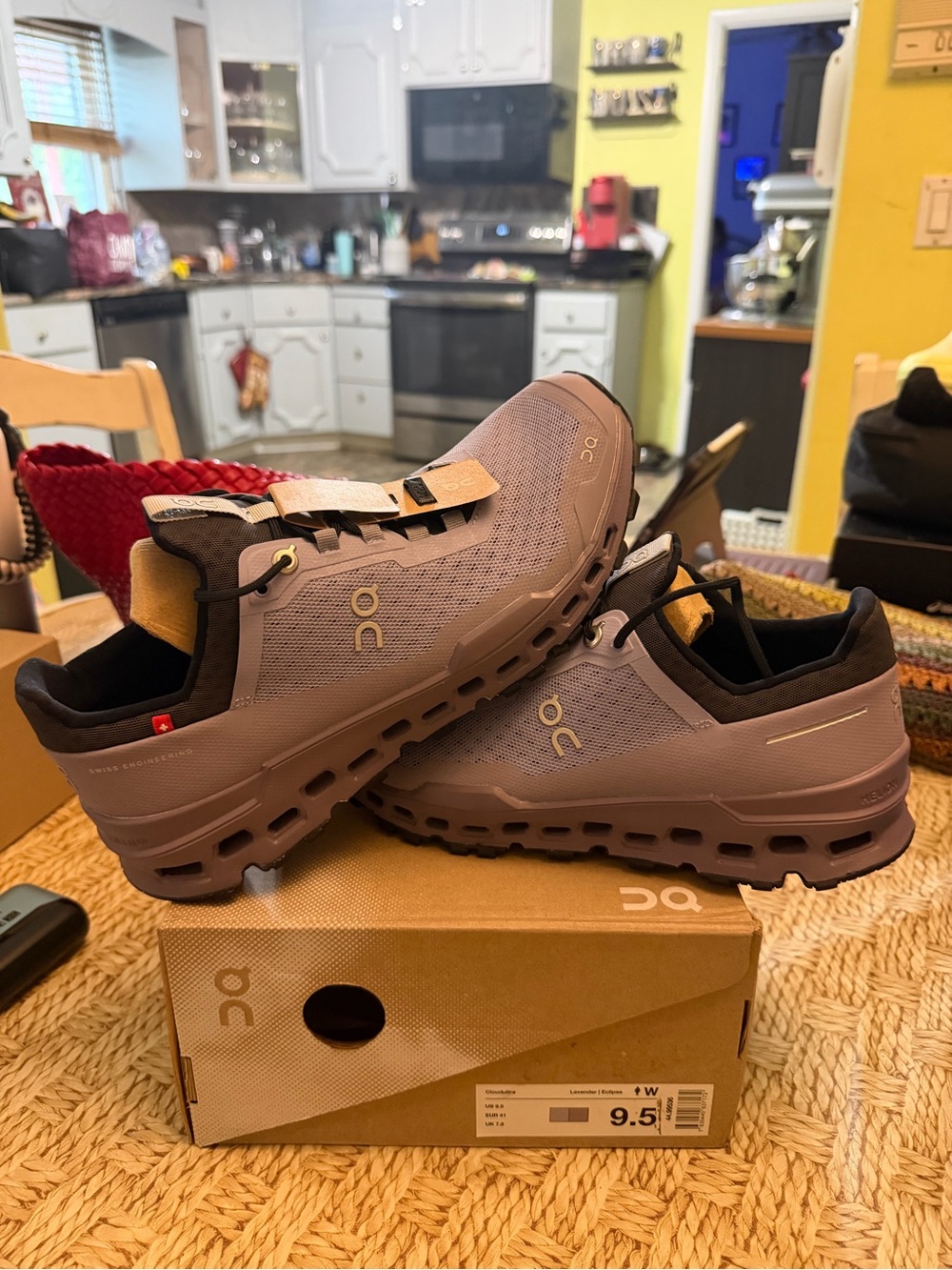 ON CLOUD CLOUD ULTRA SZ 9.5 woman new in box !!